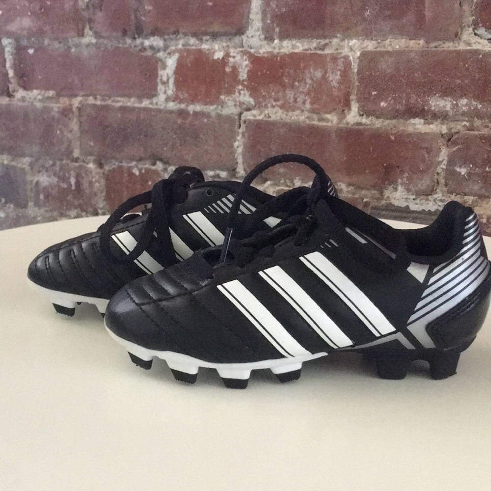 New adidas size 10 soccer cleats!!